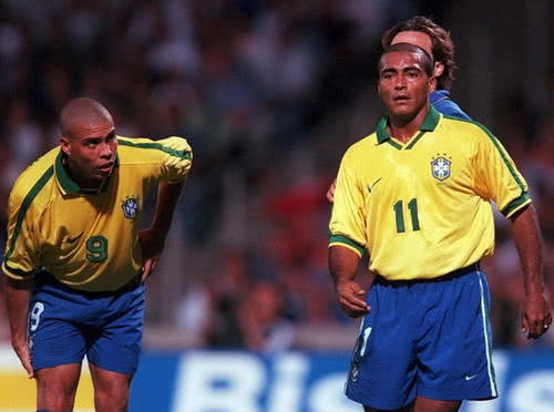 萨拉赫用一 萨拉赫用一